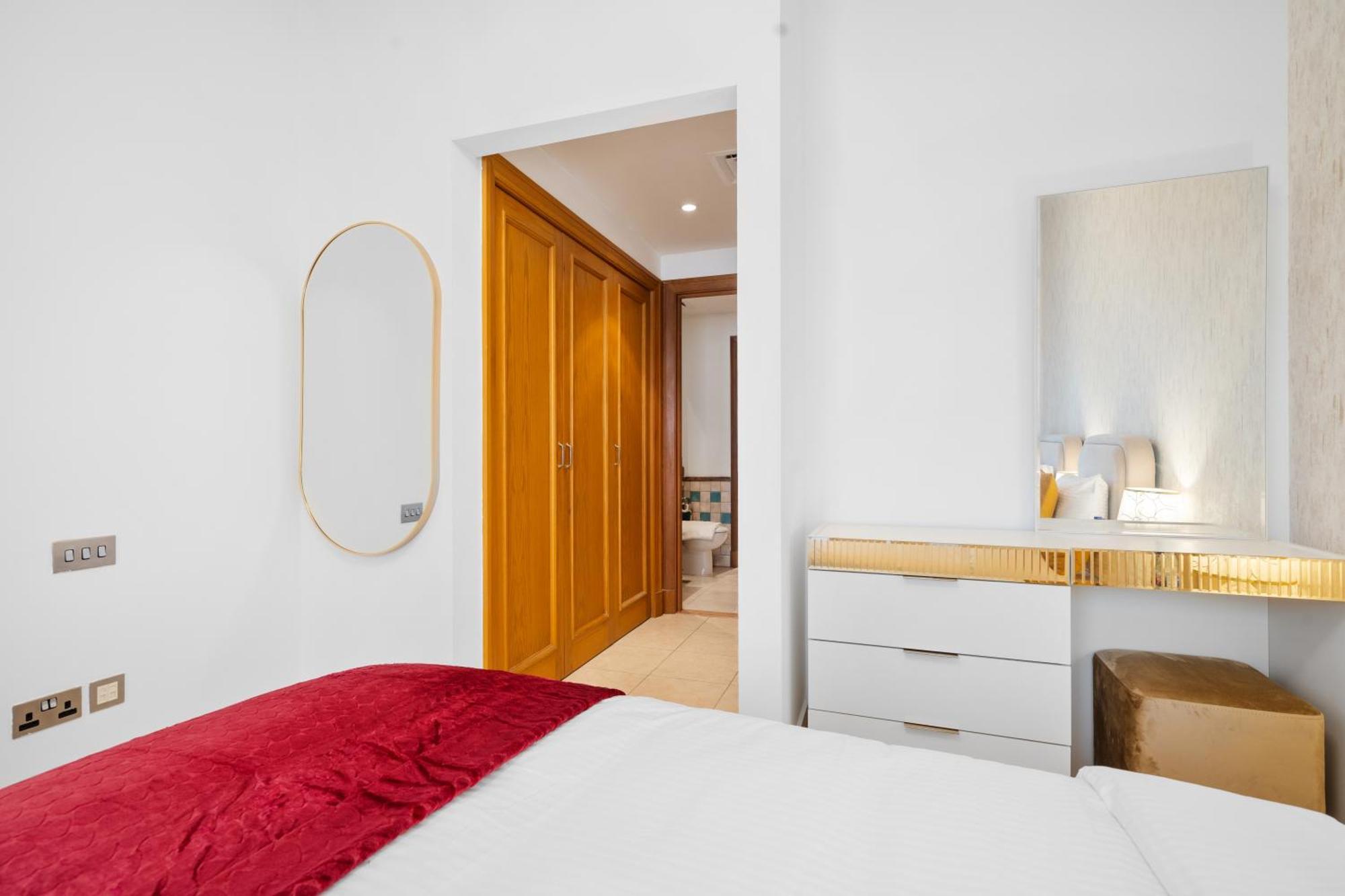 Appartamento Luxurious Near Burj Khalifa, Free Parking